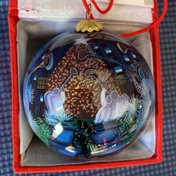 Windward Galleries NIB 1996 Rockefeller Angels Reverse Painted Glass Ornament - Picture 3 of 9